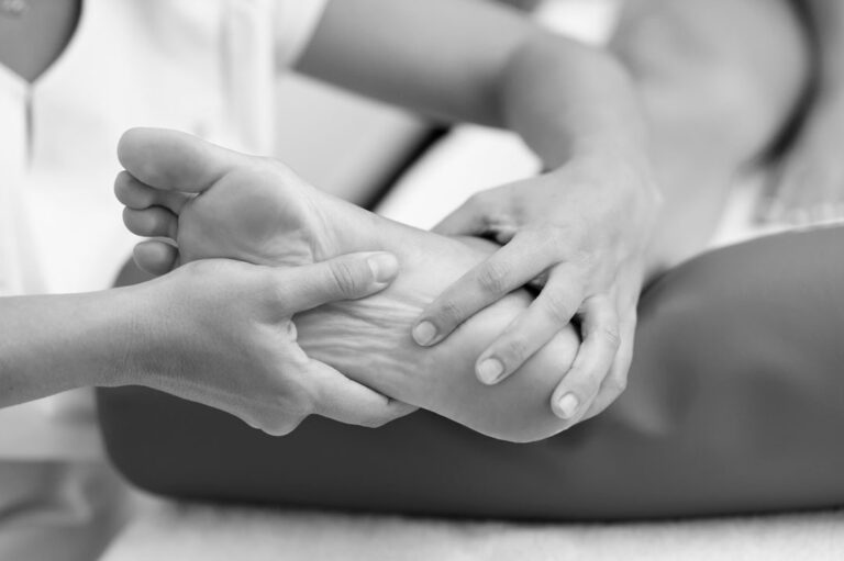 Fascitis plantar: por qué duele el talón al levantarte y cómo resolverlo de forma definitiva